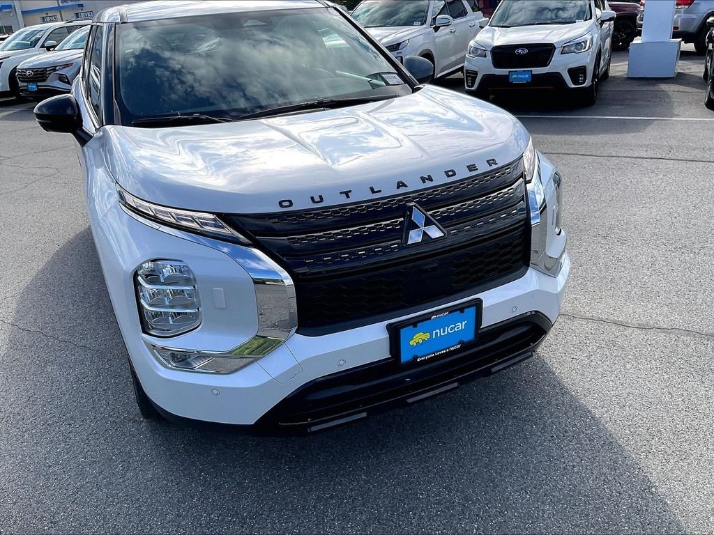 Used 2023 White Mitsubishi SE image 5