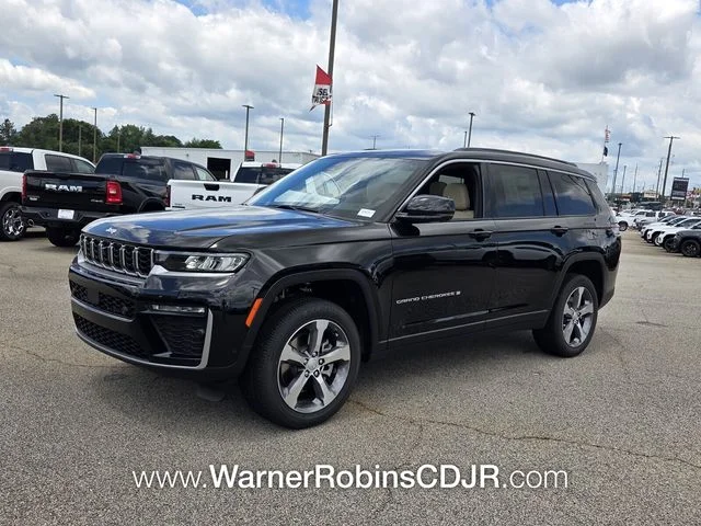 New 2026 Diamond Black Crystal Pearl-Coat Exterior Paint Jeep Limited image 3