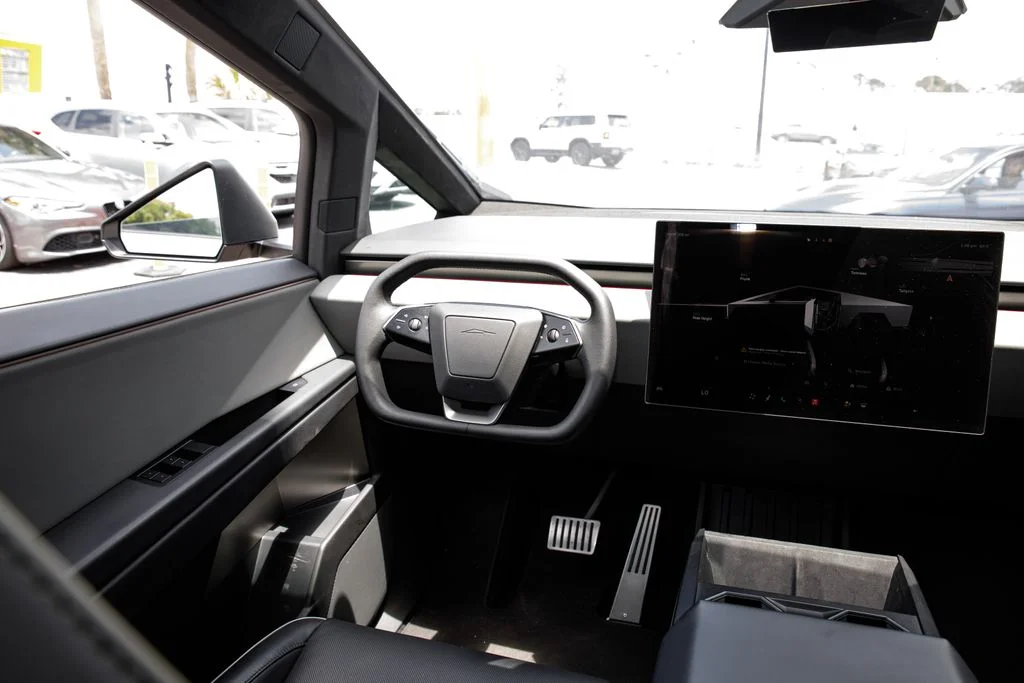 Used 2025 Silver Tesla Base image 9