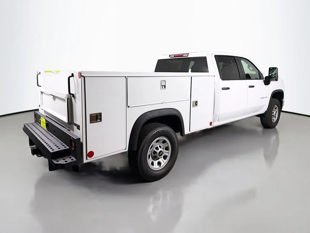New 2026 Summit White Chevrolet WT image 5