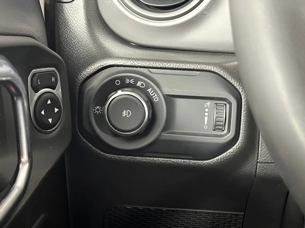 Used 2023 White Jeep Sport S image 20