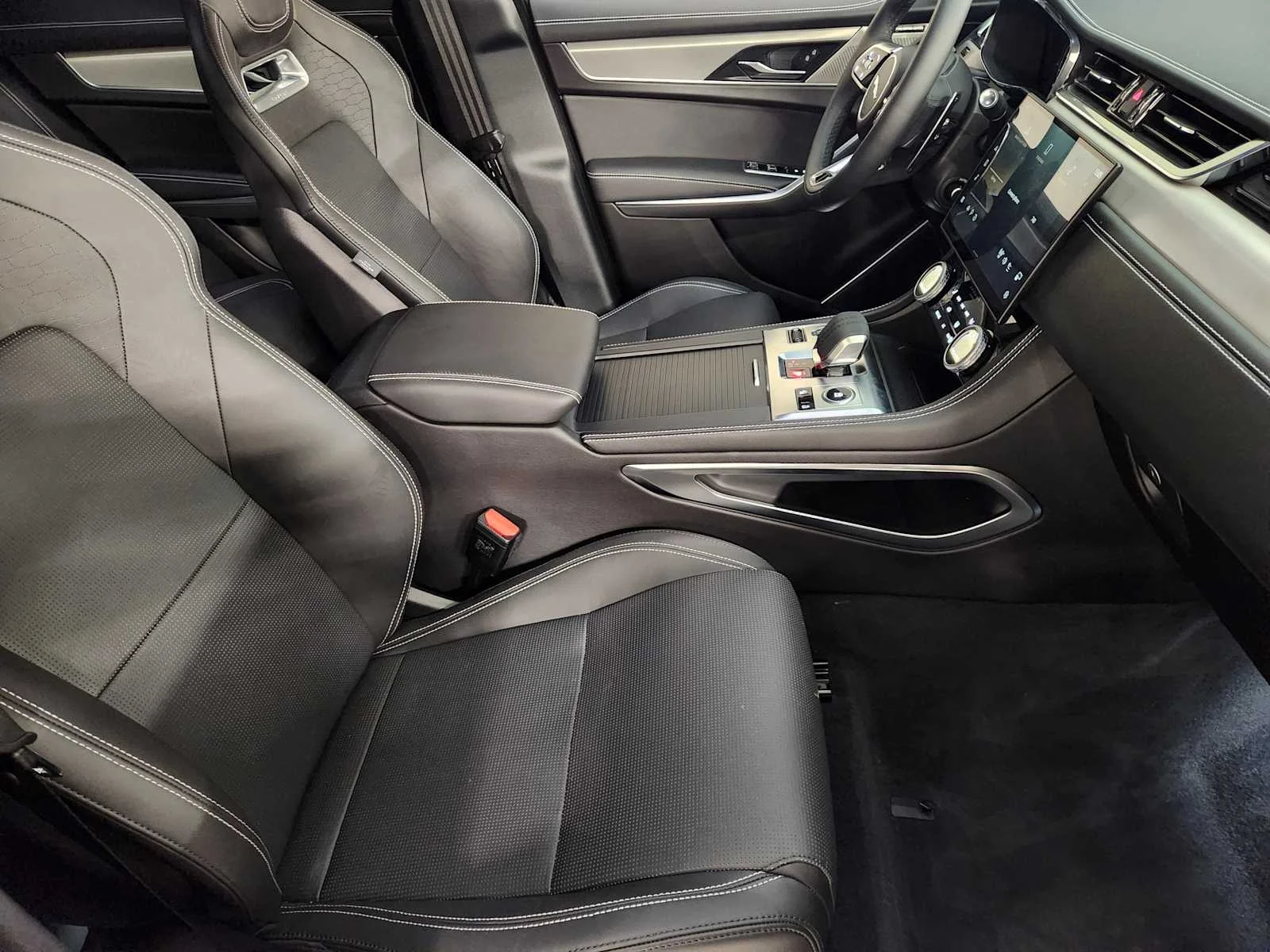 New 2026 Santorini Black Metallic Jaguar R-Dynamic S image 5