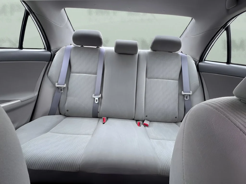 Used 2010 Silver Toyota LE image 10