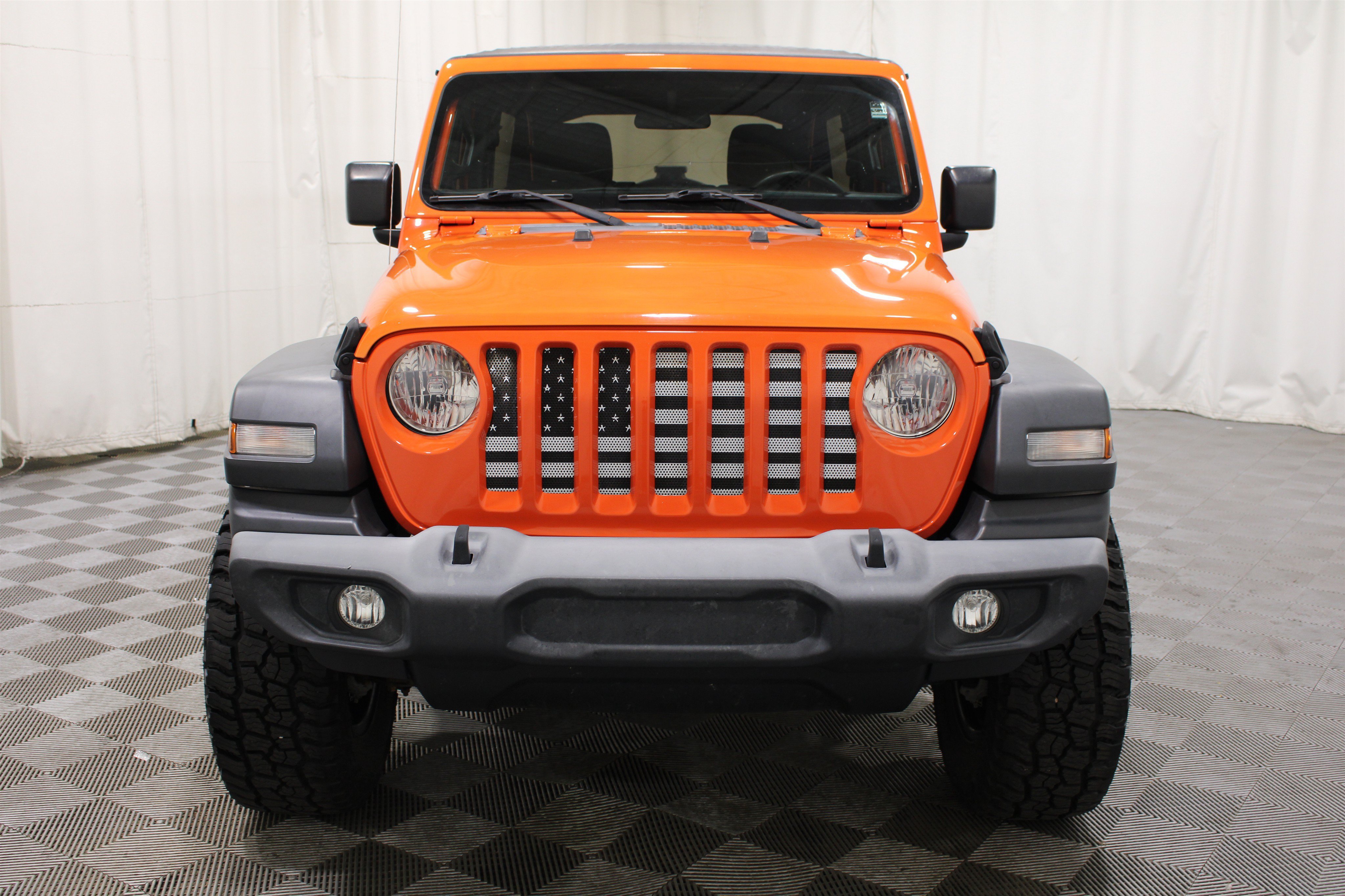 Used 2018 Punkn Metallic Clearcoat Jeep Sport image 29