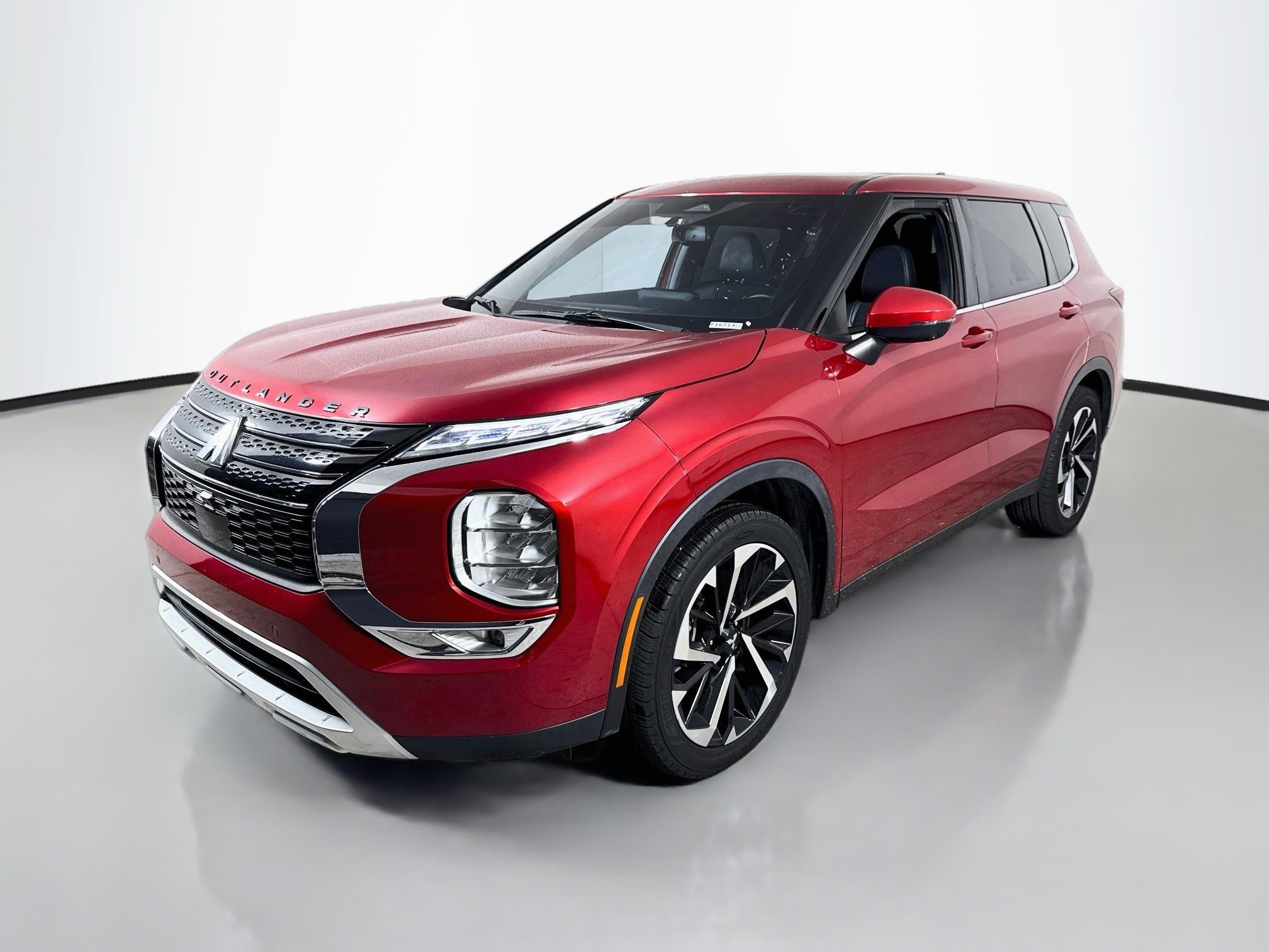 Used 2023 Red Diamond Mitsubishi SE image 3