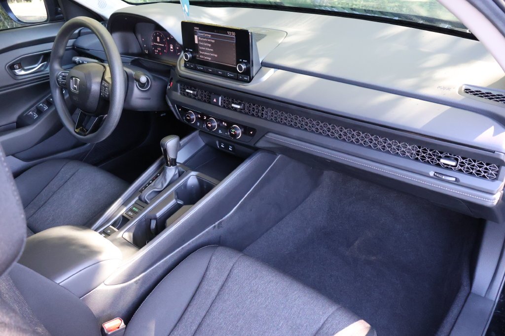 2025 Honda Accord SE - Photo 38