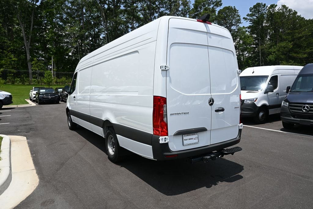 New 2026 Arctic White Mercedes-Benz Cargo 170 WB image 4