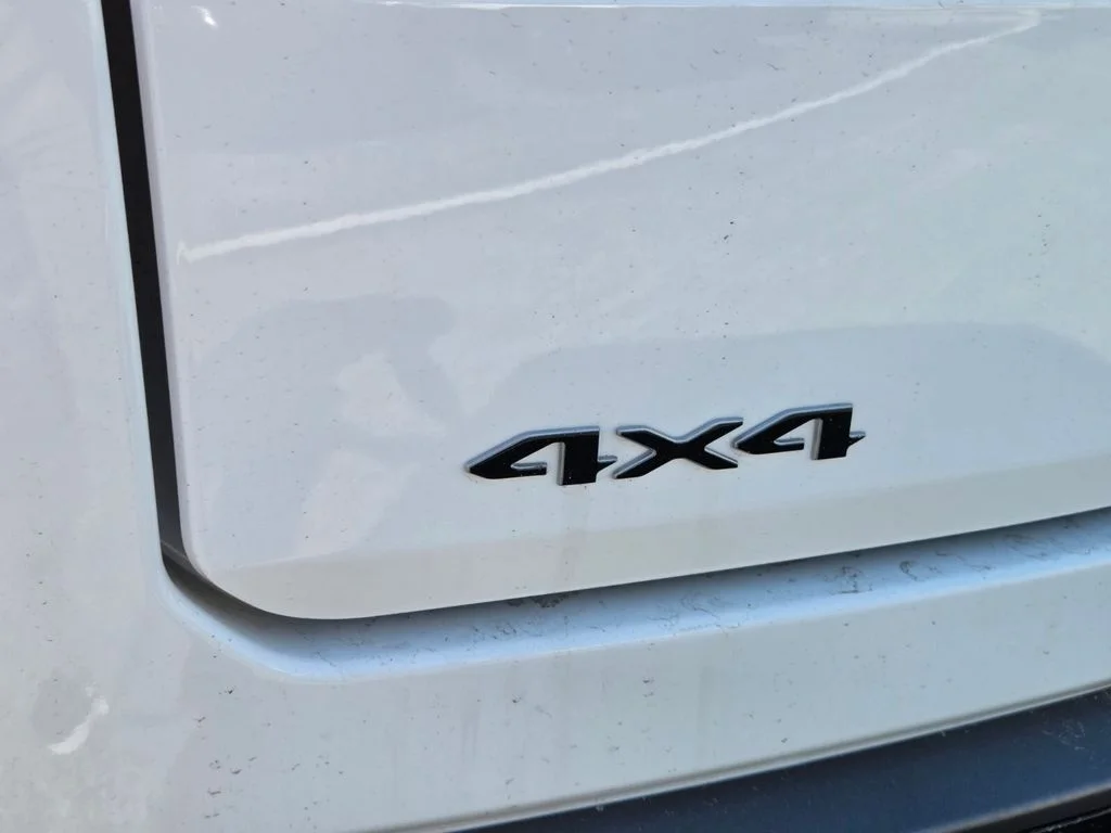 New 2026 Bright White Clear-Coat Exterior Paint Jeep  image 11