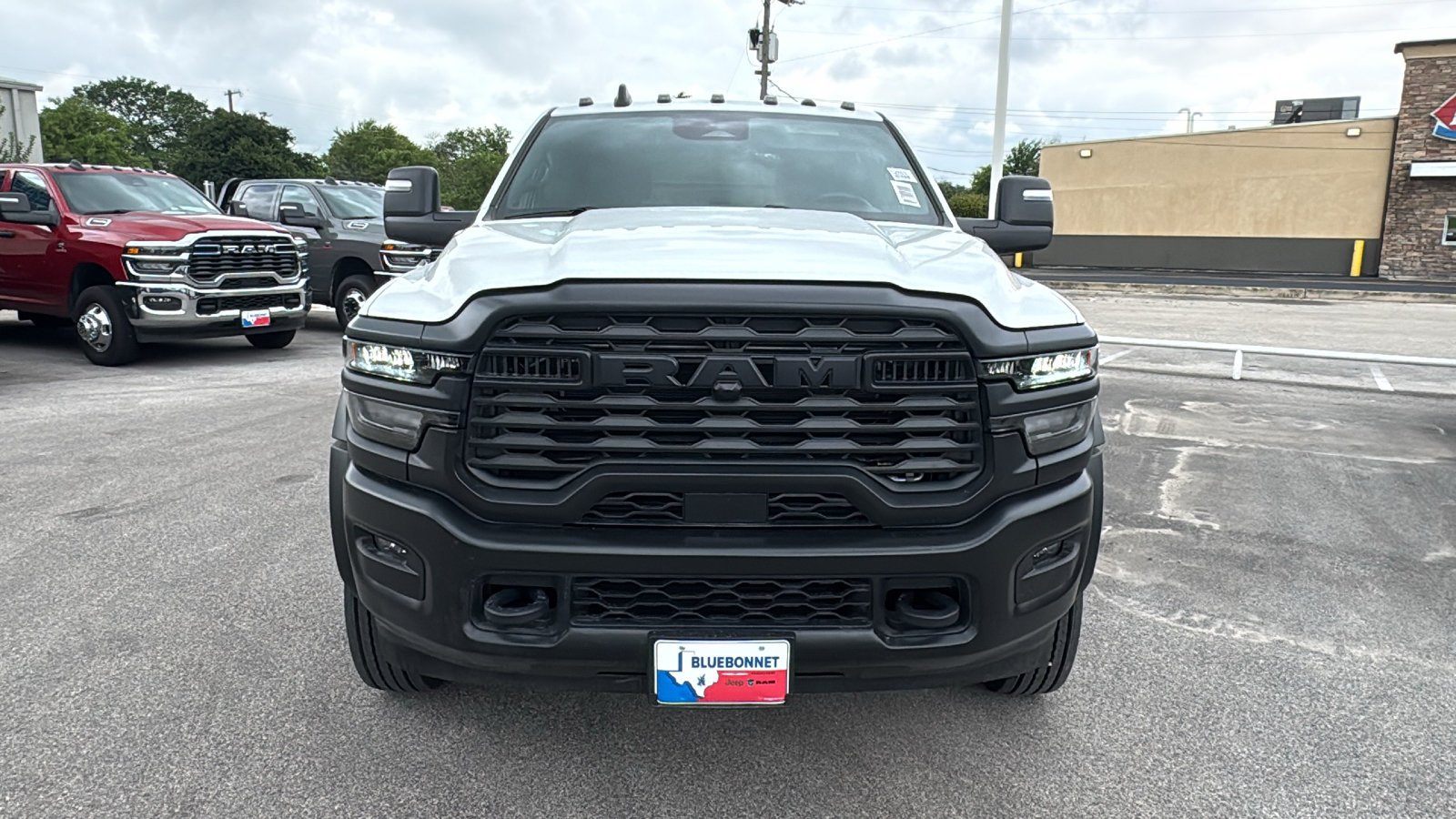 New 2026 Bright White Clear-Coat Exterior Paint RAM Tradesman image 2