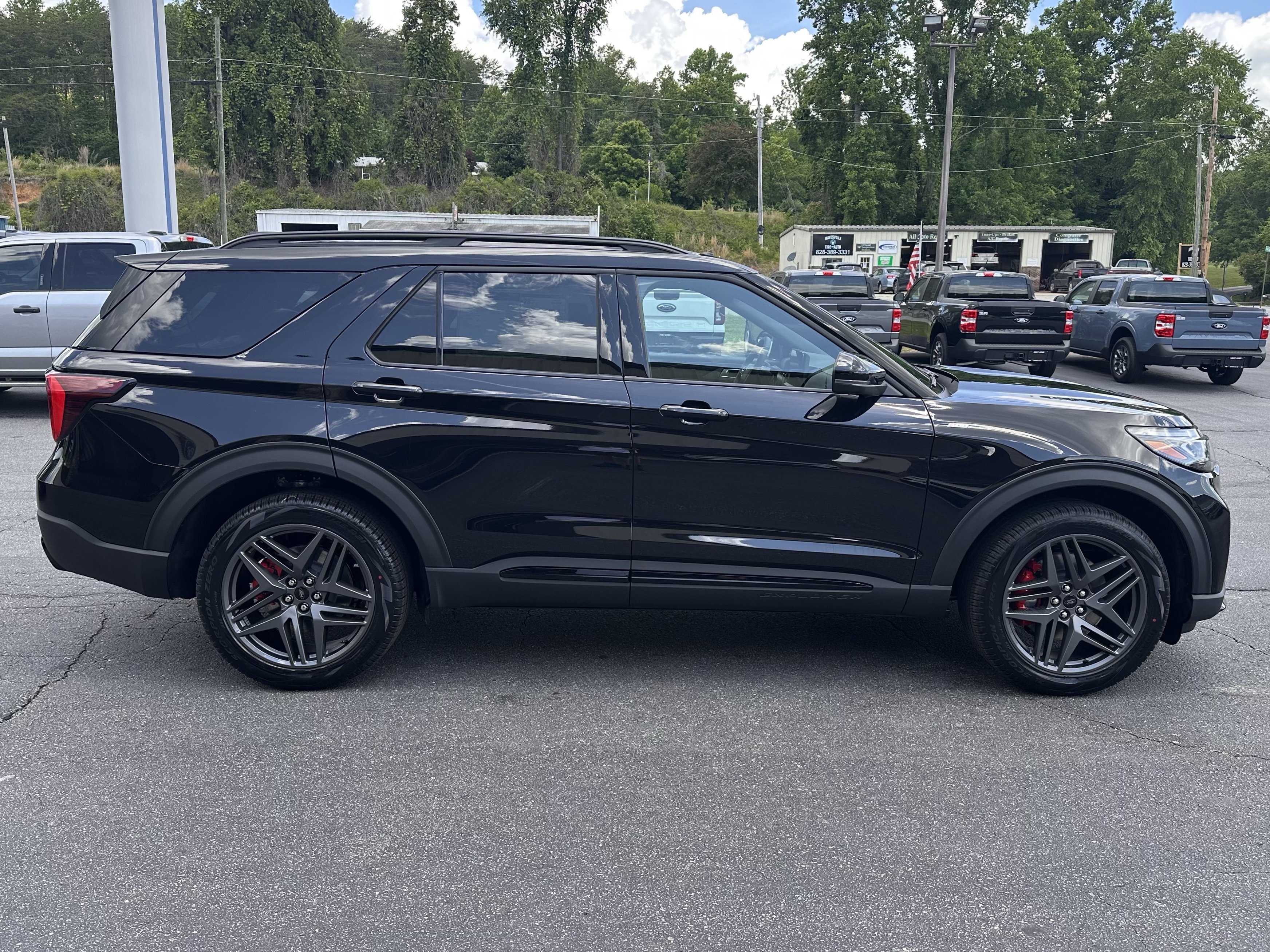 New 2026 Agate Black Metallic Ford ST-Line image 5