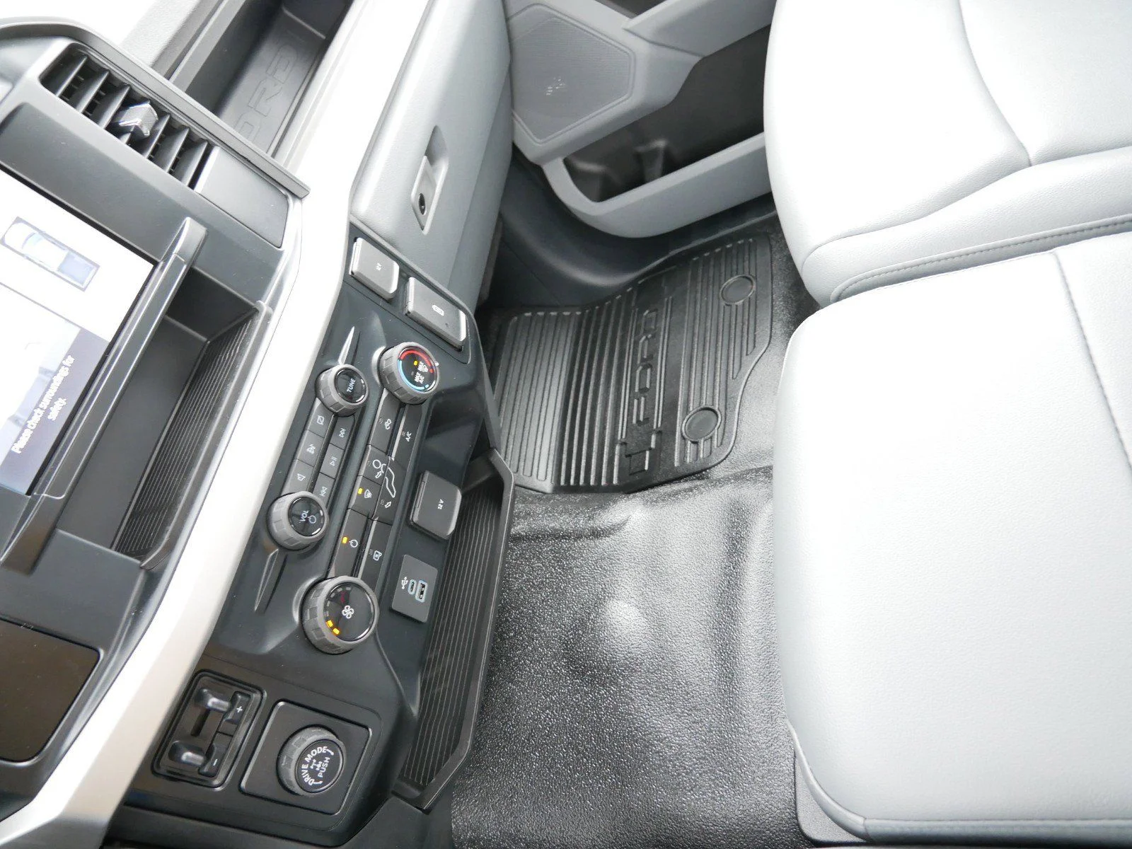New 2024 Oxford White Ford F-350® XL image 21