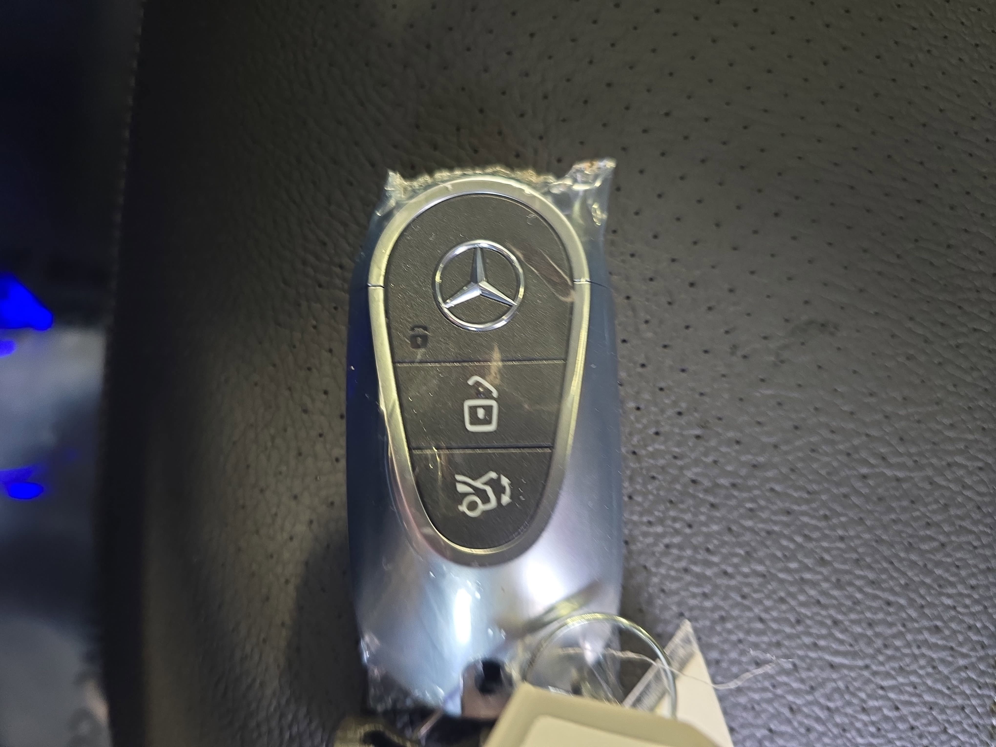New 2026 MANUFAKTUR Alpine Grey Mercedes-Benz C300 image 36