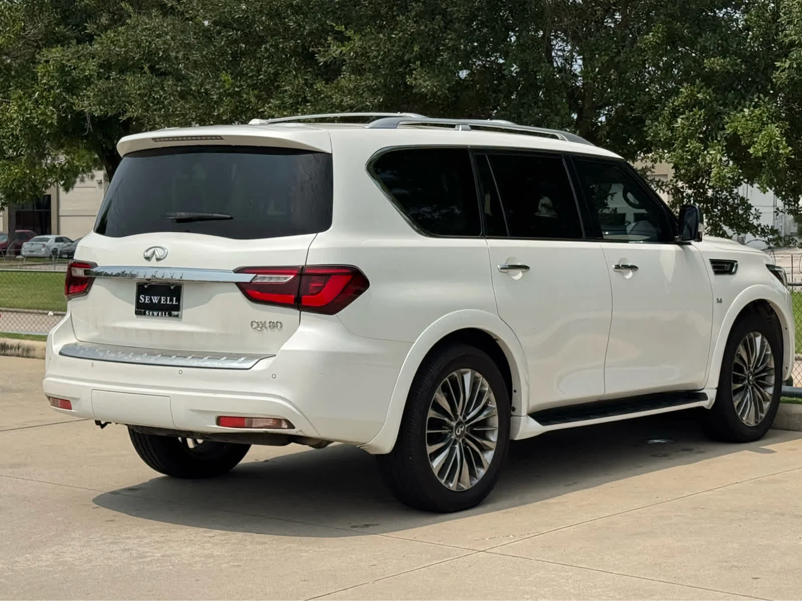 Used 2019 Moonstone White INFINITI LUXE image 5