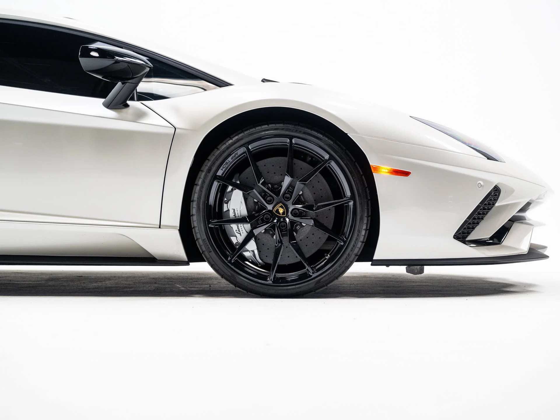 Used 2018 Bianco Isis Lamborghini  image 14