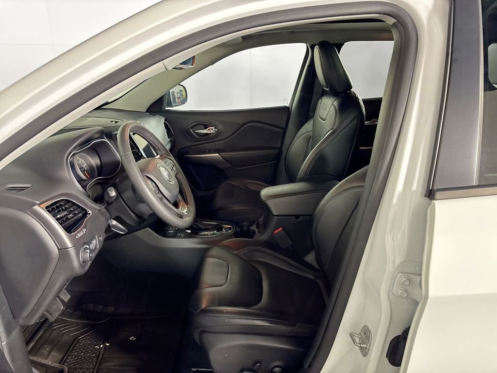 Used 2022 Bright White Clearcoat Jeep Limited image 11