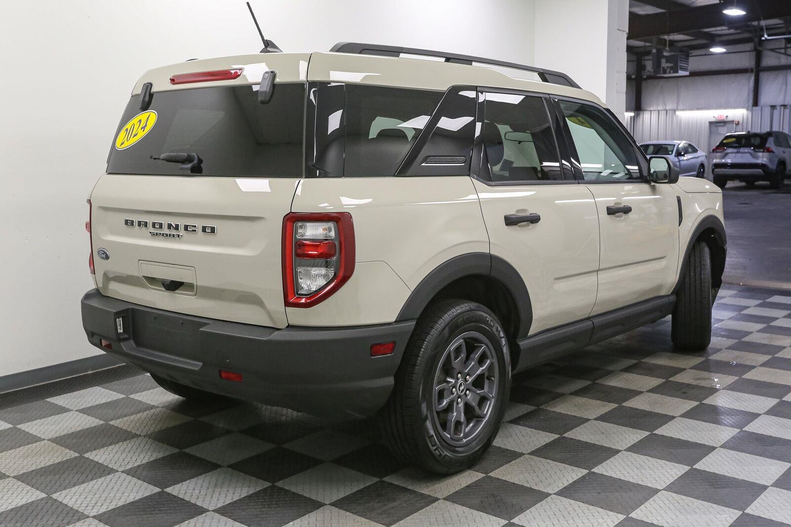 Used 2024 Desert Sand Ford Big Bend image 9