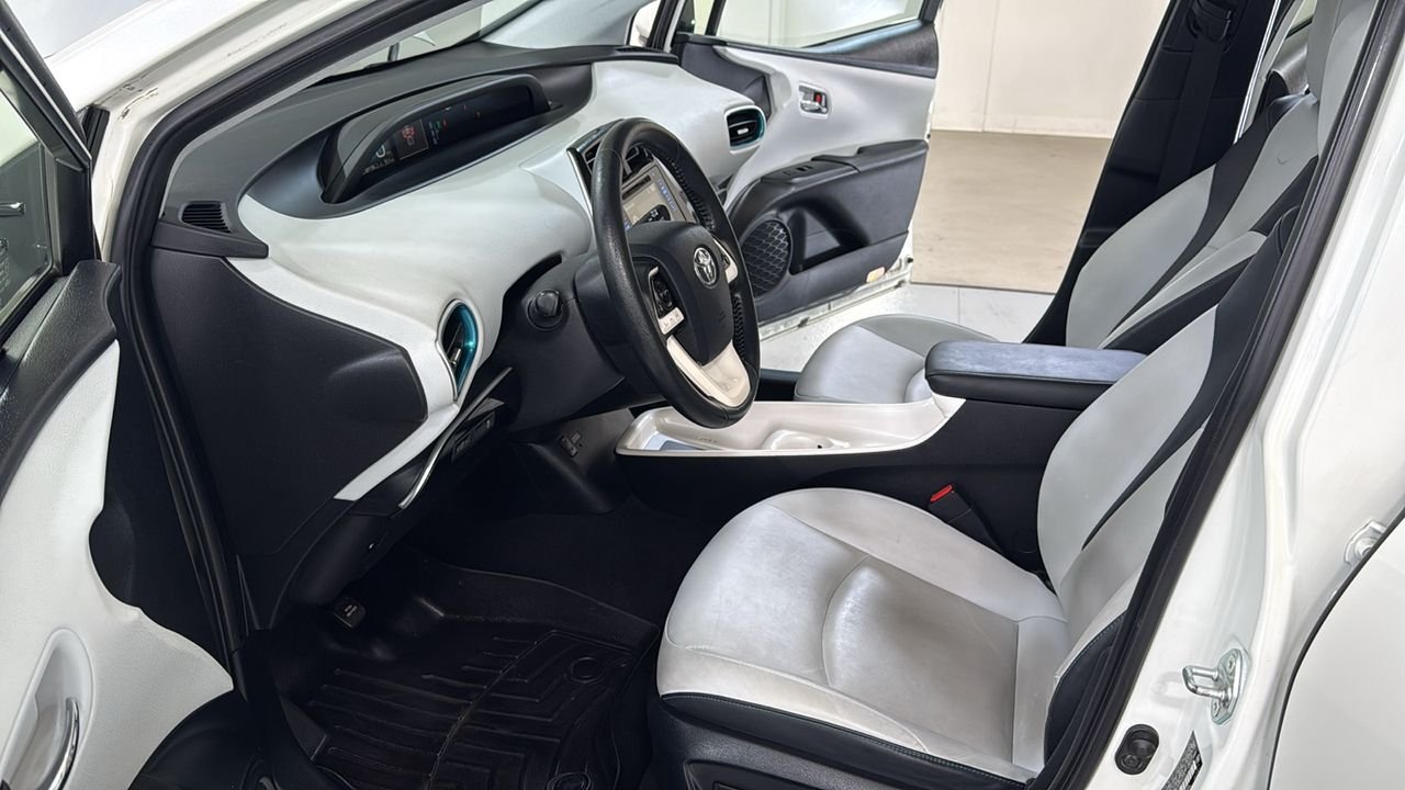 Used 2016 White Toyota Four image 12