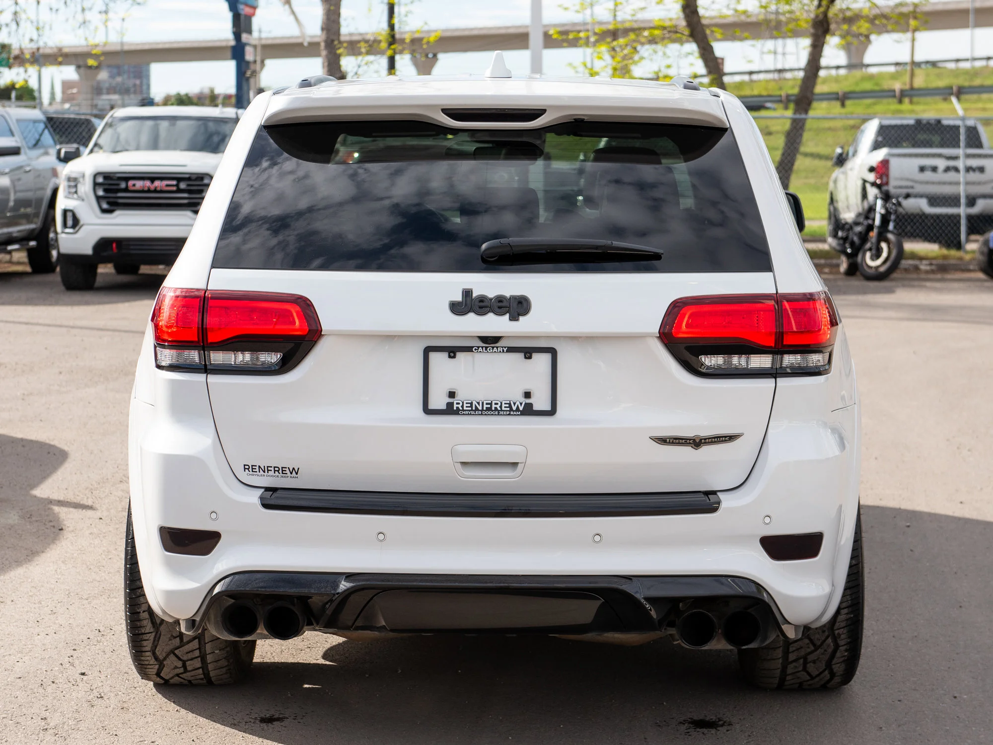 Used 2018 White Jeep Trackhawk * No Accidents | 707 HP | V8 Supercharged | Brembo | Trailer Tow | Heated/Vented Seats image 17