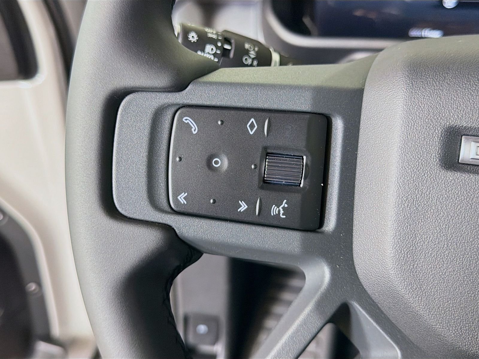 New 2026 Borasco Grey Land Rover X-Dynamic SE image 12