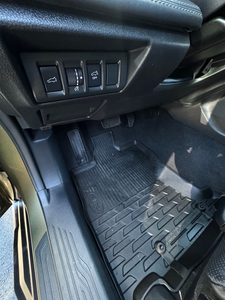Used 2020 Green Metallic Subaru Limited image 15