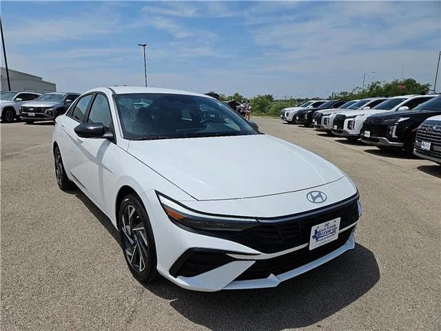 New 2025 Serenity White Hyundai SEL Sport image 7