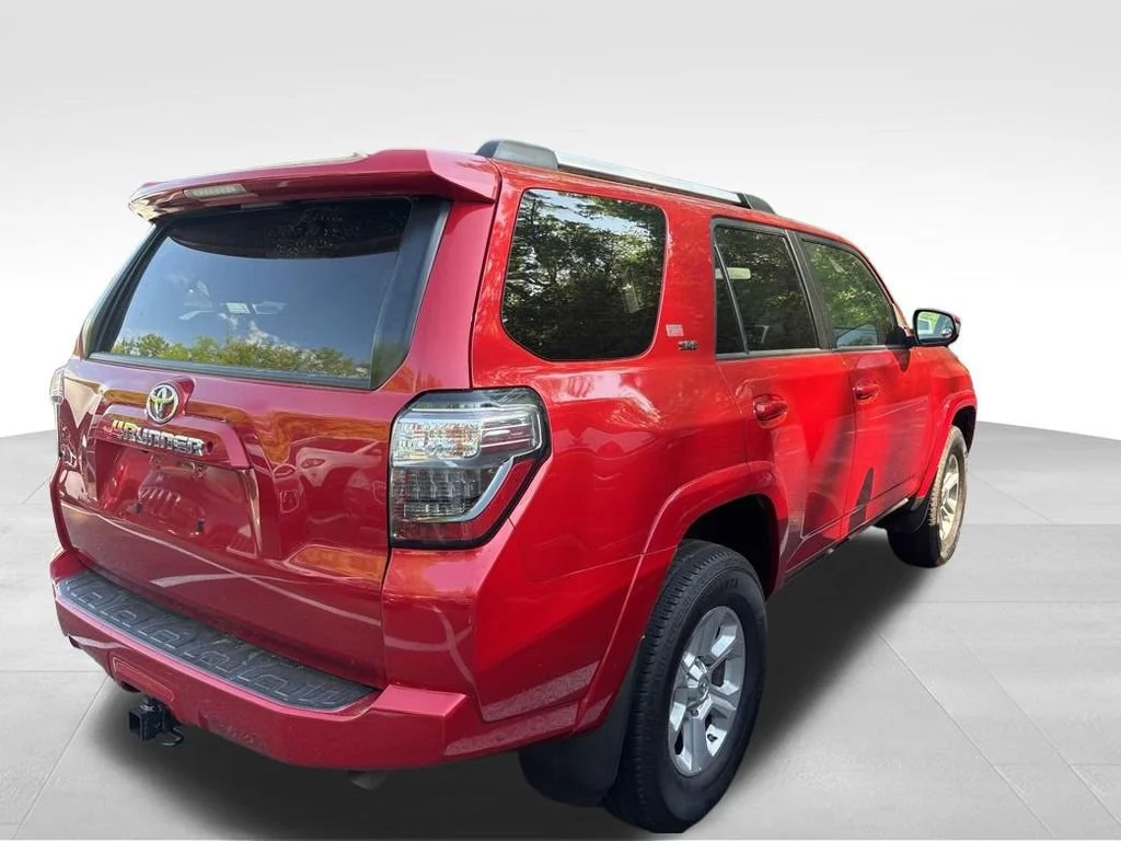Used 2021 Bk Toyota SR5 image 12