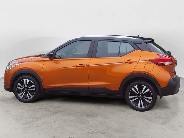 Used 2020 Orange Nissan SV image 2