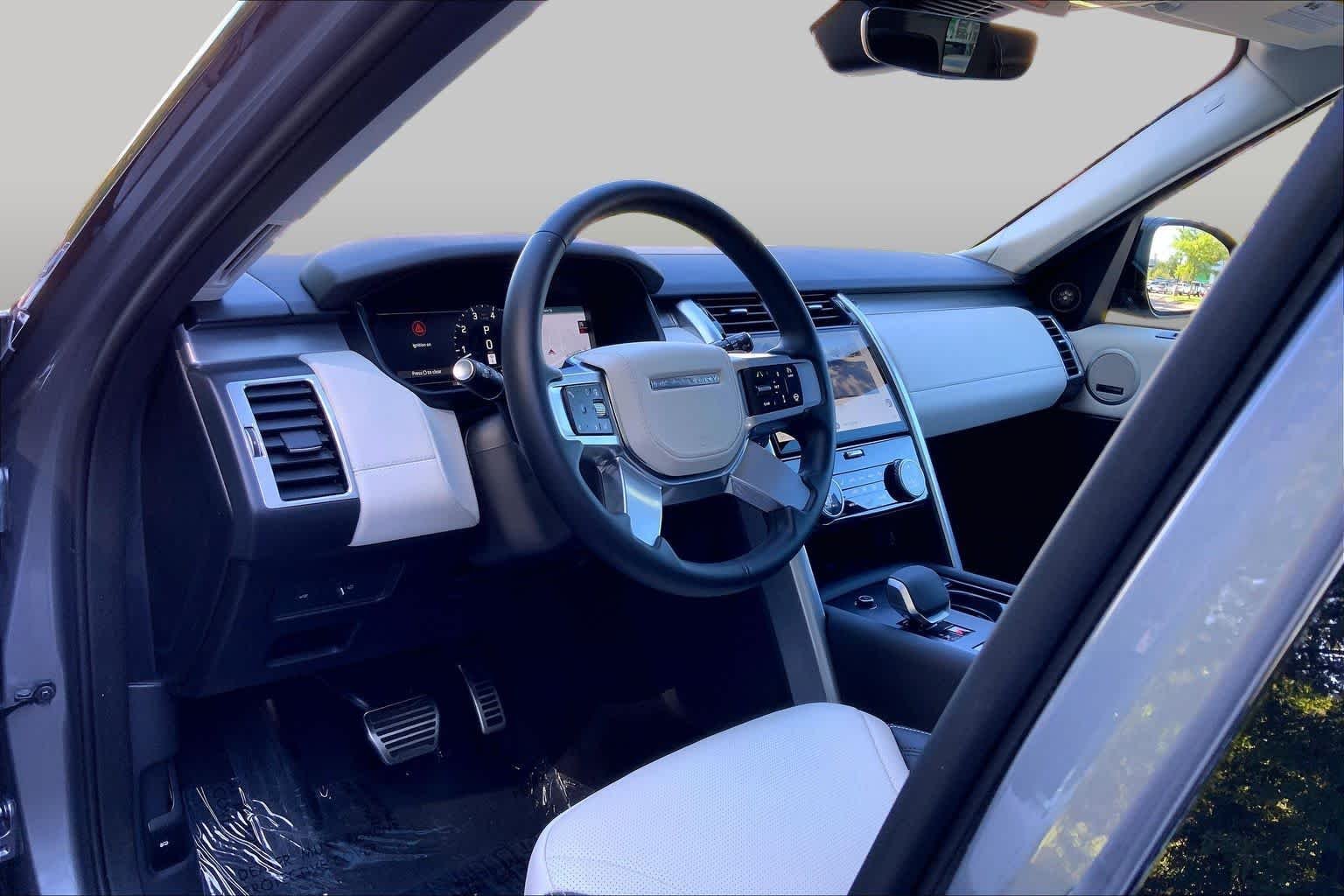 Used 2026 Eiger Grey Metallic Land Rover Gemini Edition image 16