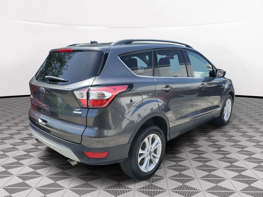 Used 2018 Gray Ford SE image 5