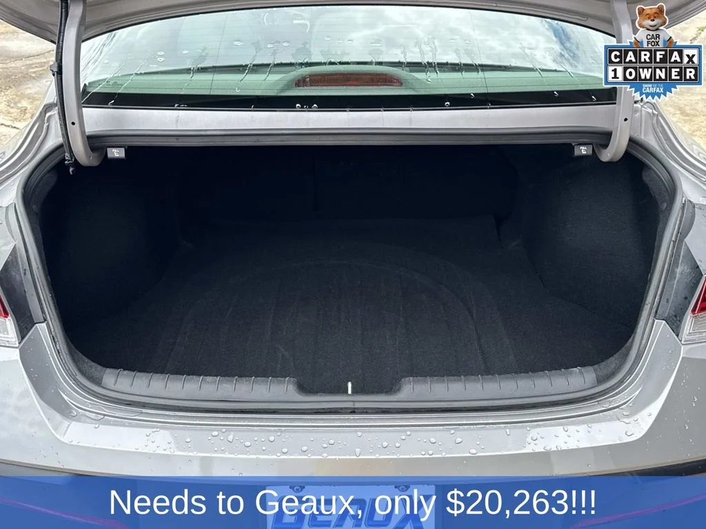 Used 2025 Silver Hyundai SEL Convenience image 13