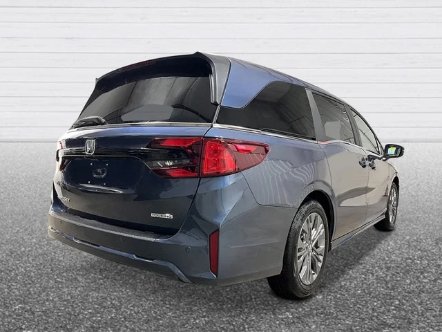 New 2026 Smoke Blue Pearl Honda Touring image 6