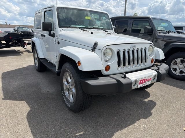Used 2013 White Jeep Sahara image 3