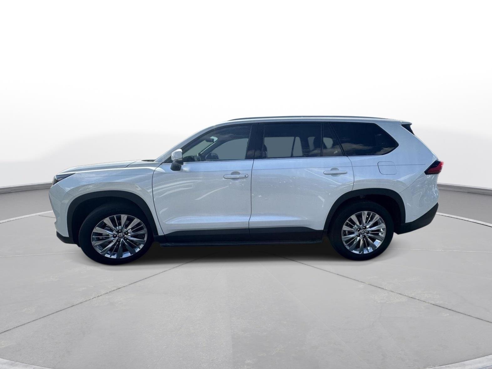 Used 2024 Wind Chill Pearl Toyota Platinum image 9