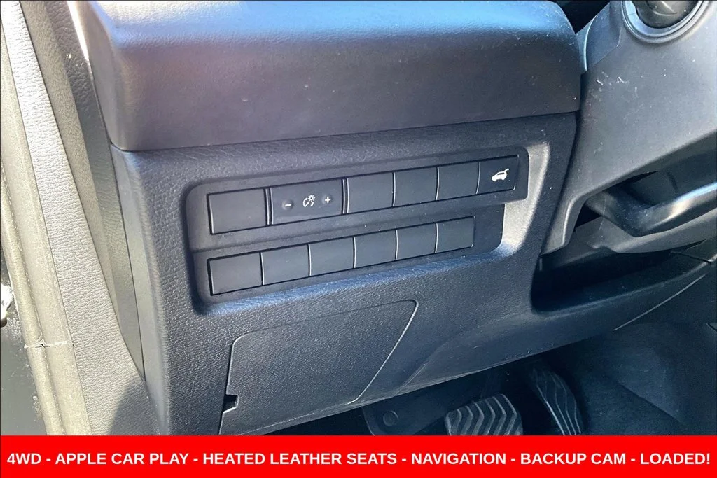 Used 2022  Mitsubishi SE image 12