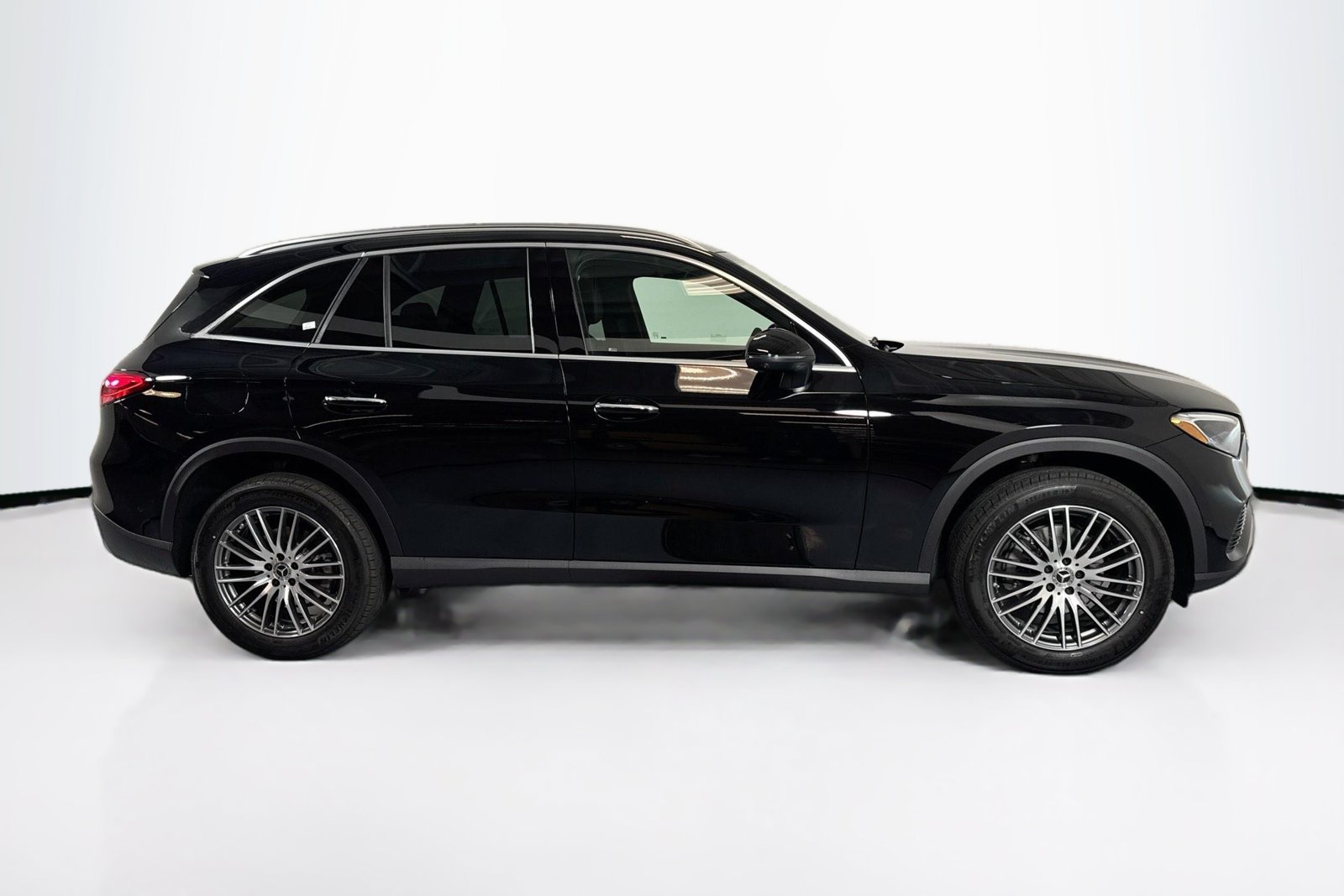 New 2026 Black Mercedes-Benz GLC 300 image 4