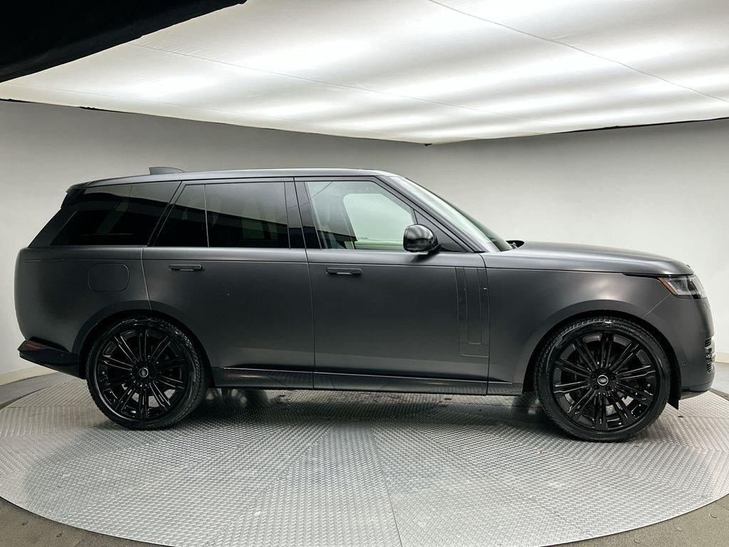 Used 2024 Santorini Black Metallic Land Rover SE image 14