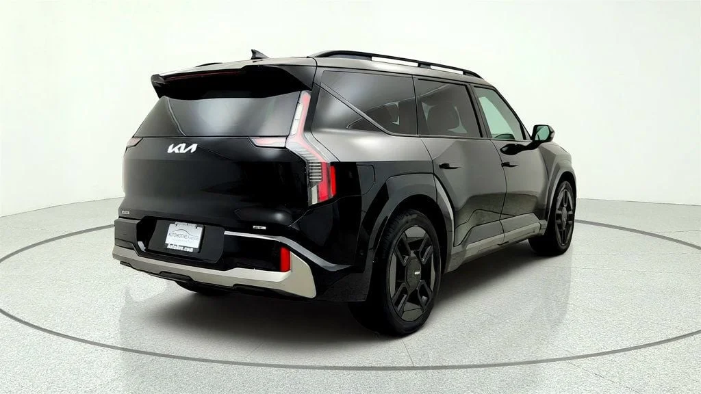 Used 2024 Aurora Black Pearl Kia GT-Line AWD image 5