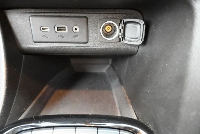 Used 2021 White Buick Essence image 4