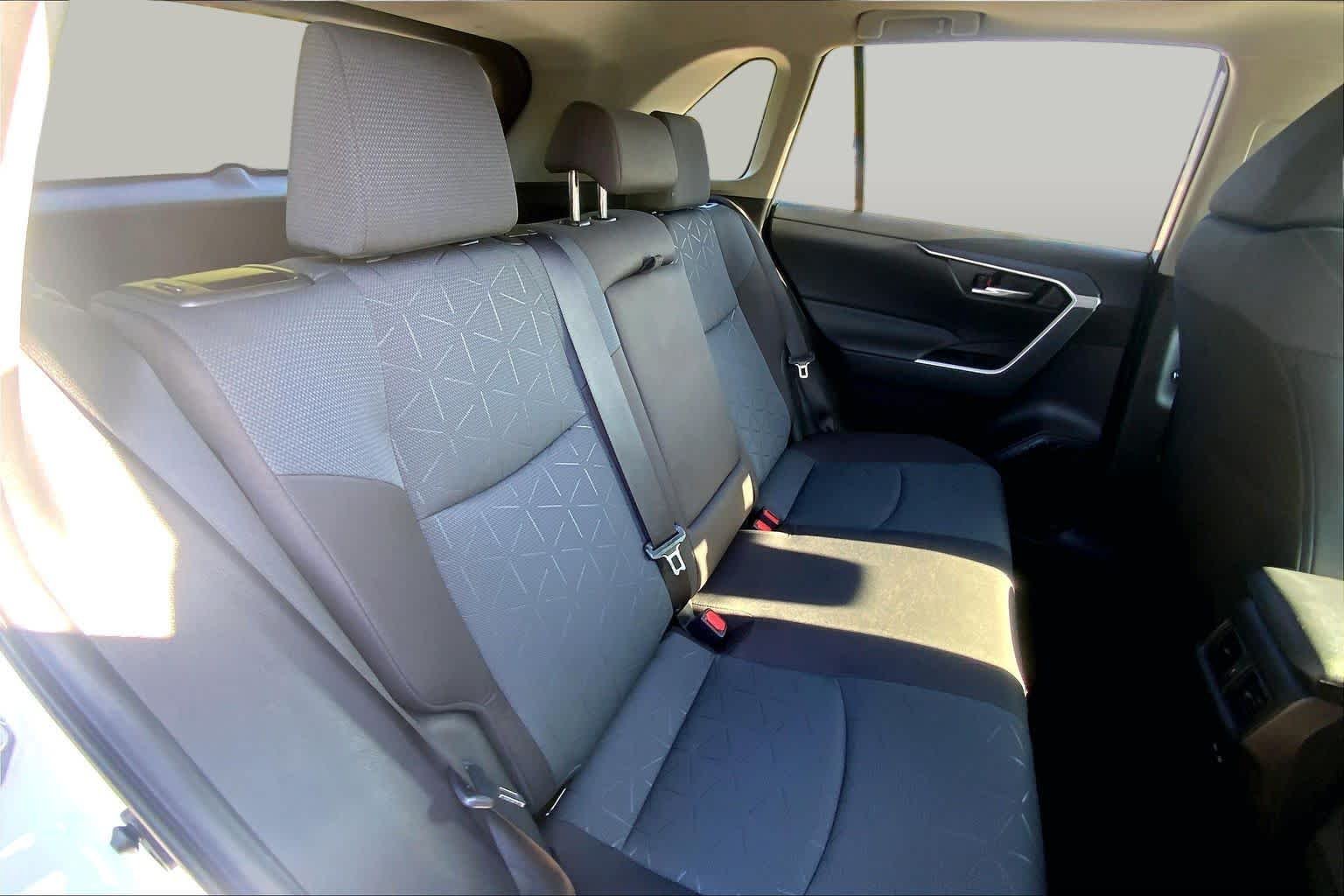 Used 2025 Ice Cap Toyota Hybrid XLE image 17