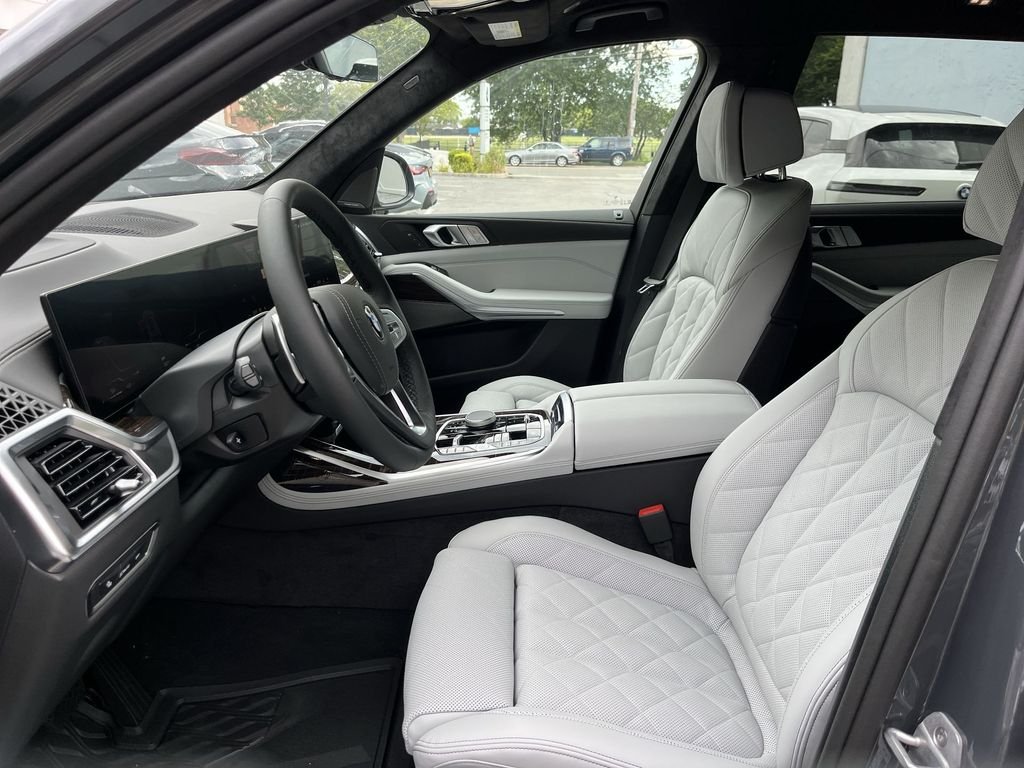 Used 2026 Gray Metallic BMW xDrive40i image 11