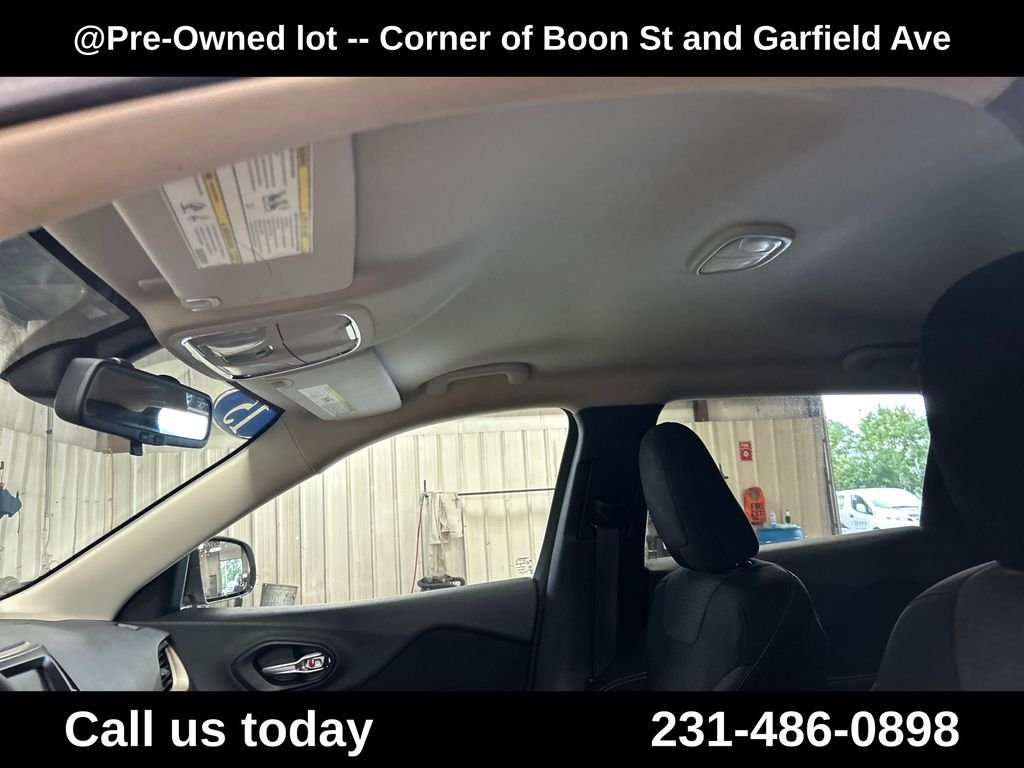 Used 2015 Red Jeep Latitude image 13