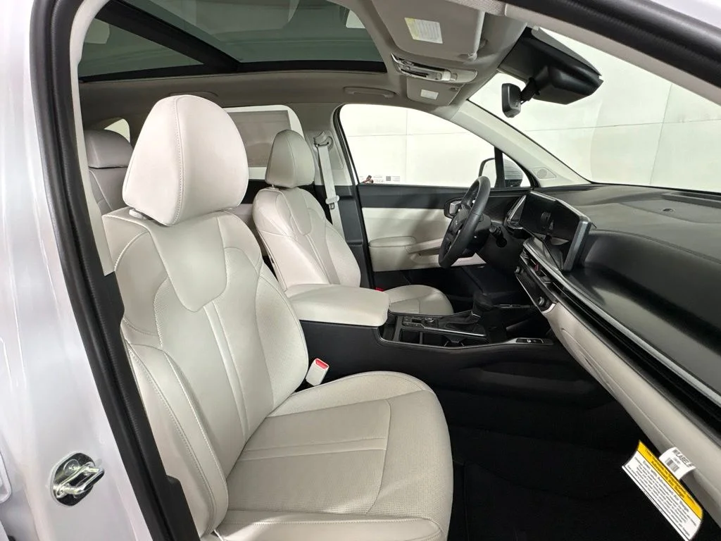 New 2026 Glacial White Pearl Kia EX image 19
