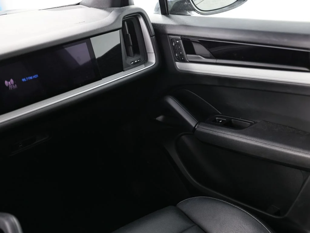 Used 2024 Gray Porsche  image 31