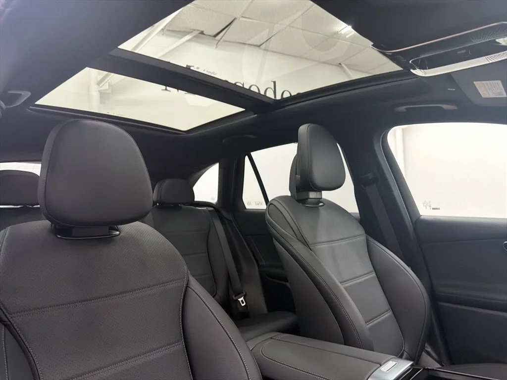 Used 2026 White Mercedes-Benz GLC 300 image 28