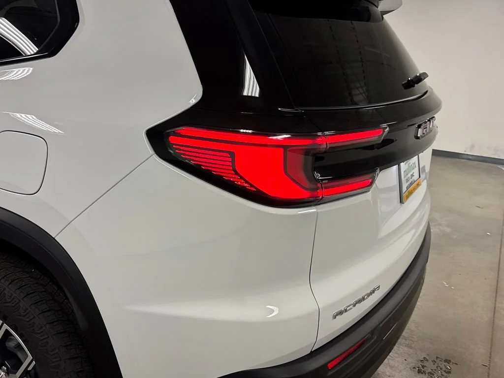 2026 GMC Acadia AT4 - Photo 14