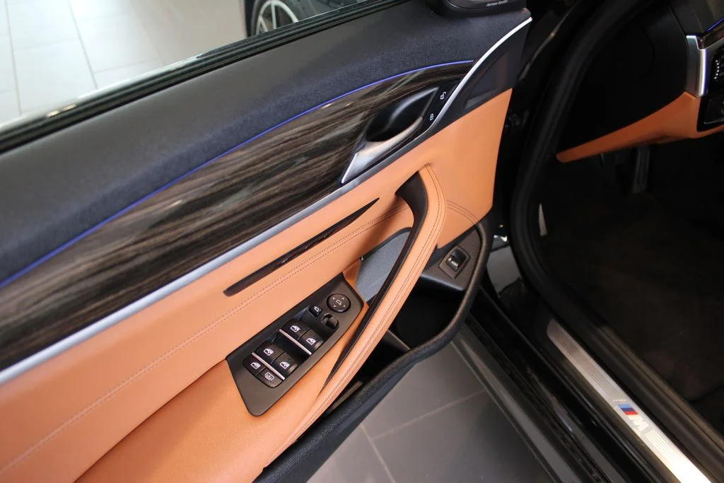 Used 2021 Black Sapphire Metallic BMW 530i image 27