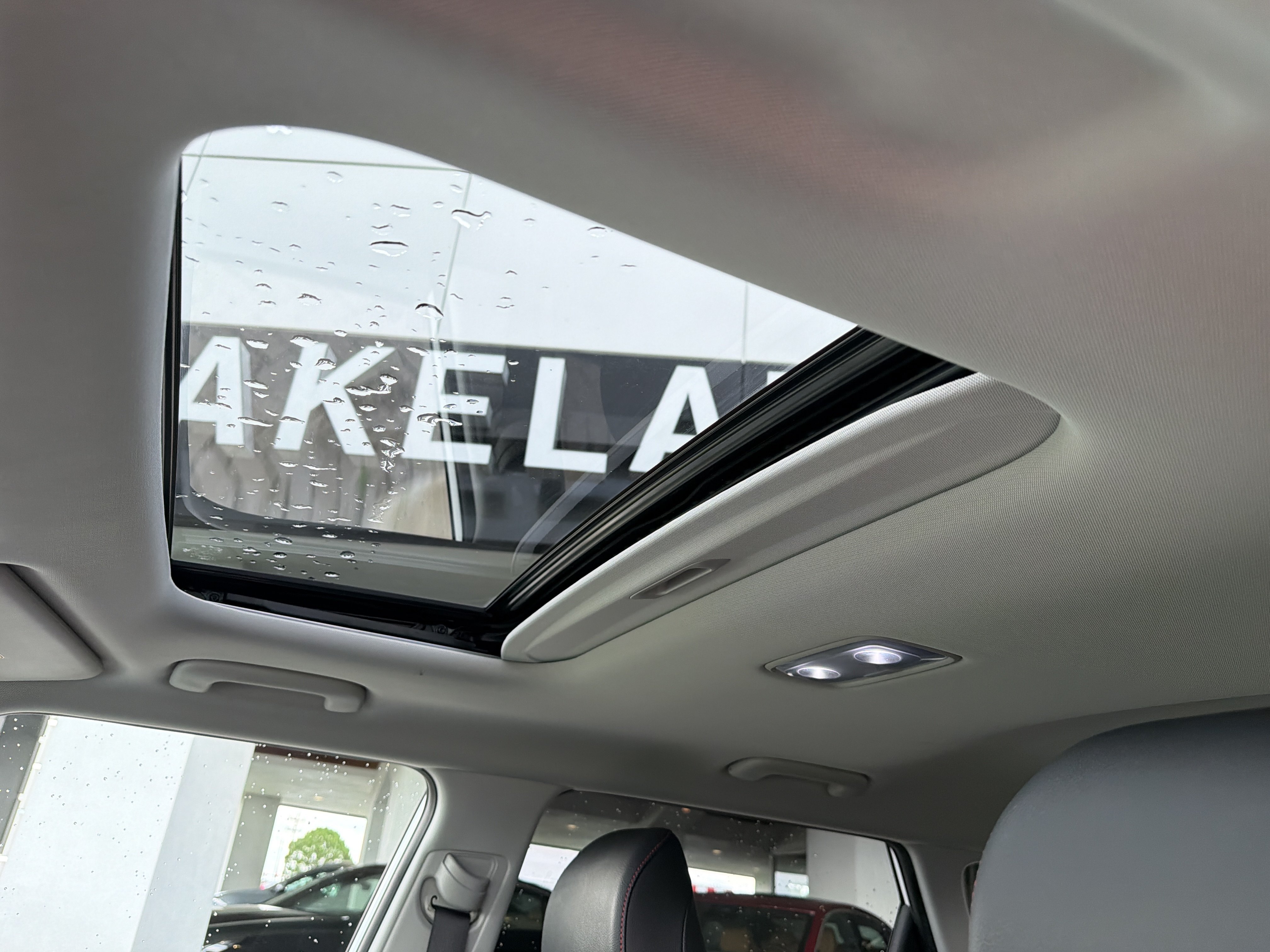 Used 2021 Snow White Pearl Kia Turbo image 21