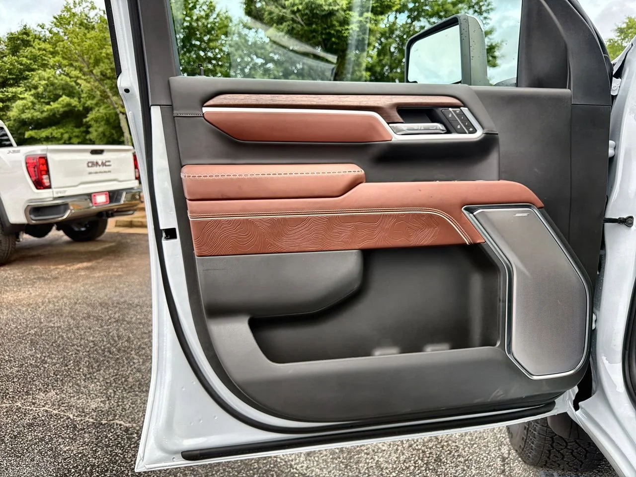 New 2026 Glacier White Tricoat GMC Denali Ultimate image 18