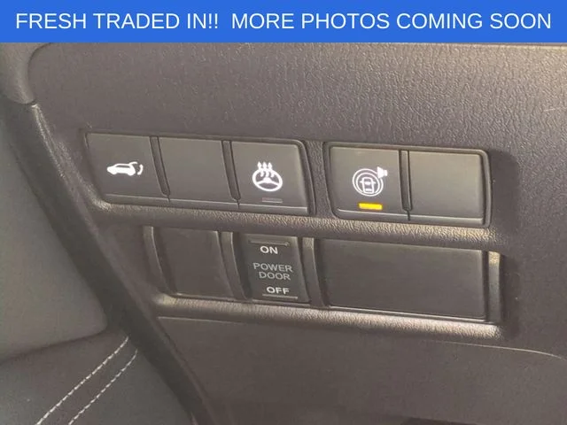 Used 2023 White INFINITI LUXE image 19