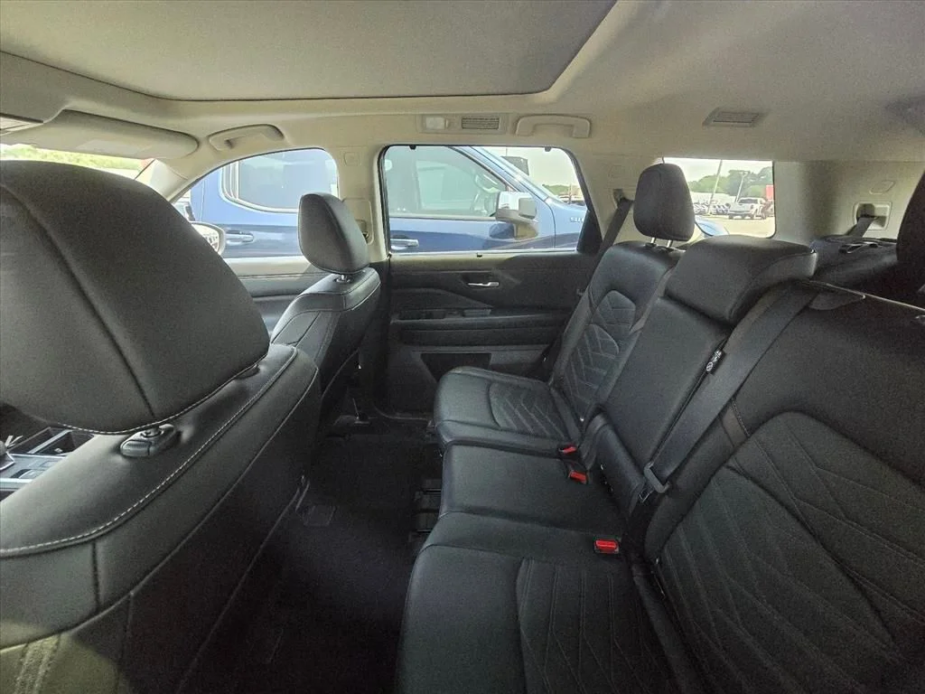 Used 2024 Beige Nissan Platinum image 5